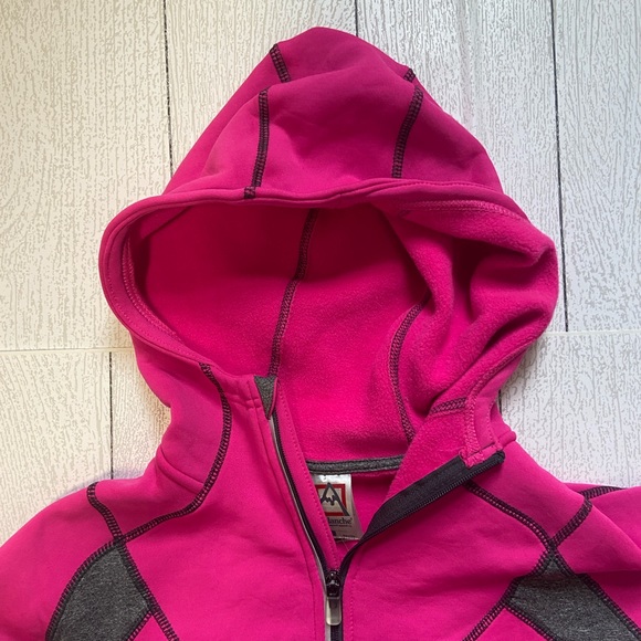 Women’s Avalanche active wear top. - Picture 3 of 3